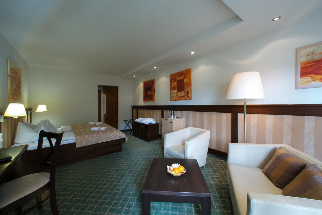 Hotel Hirsch Oberstaufen Ngoại thất bức ảnh